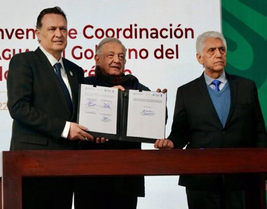 Firman los gobiernos de México y de Querétaro convenio para incrementar el abasto de agua potable