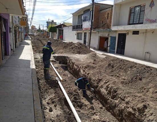 Comisión del Agua de Tepeji trabaja en la instalación de descargas sanitarias