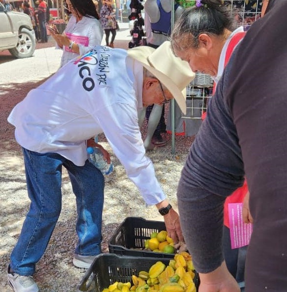 Isidro Romero candidato al Senado, garantiza a comerciantes de Ixmiquilpan la tranquilidad