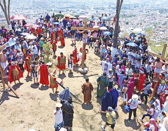 En santa paz, los viacrucis  