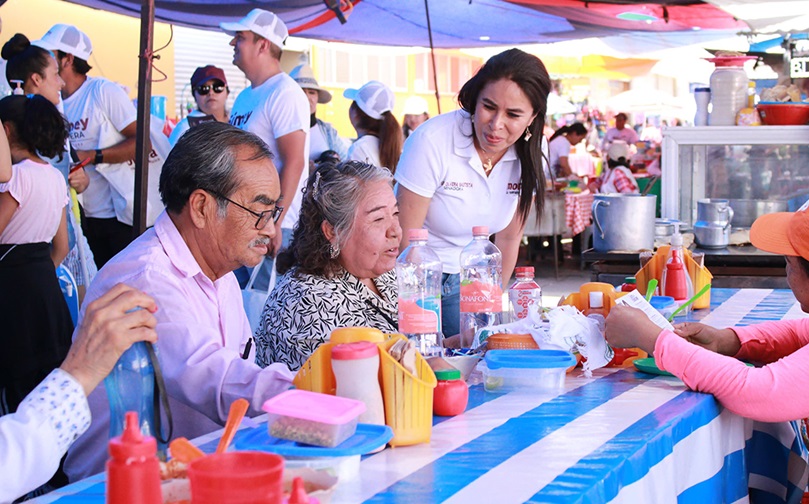 Simey Olvera visita Mixquiahuala