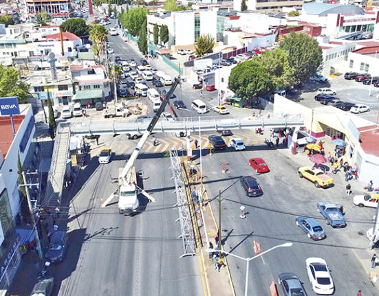 Puente del Hospital General sigue inservible y peligroso