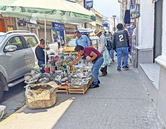 Con melón o sandía: ambulantes analizan