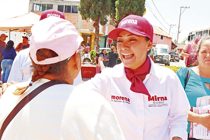 Reforzar programas de adultas mayores ofrece Mirna Rubio