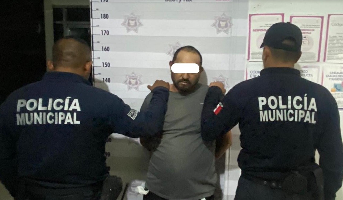 Policía de Atotonilco El Grande detienen a sujeto con arma ilegal