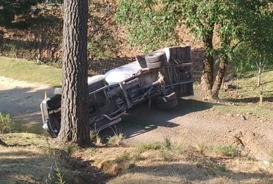 Vuelca pipa en Tenango de Doria