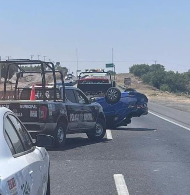 Autobús de pasajeros implicado en accidente en la México-Tuxpan 