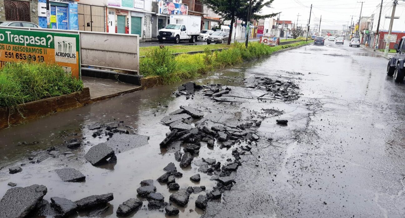 Piden vecinos encauzar canal de av. Los Árboles