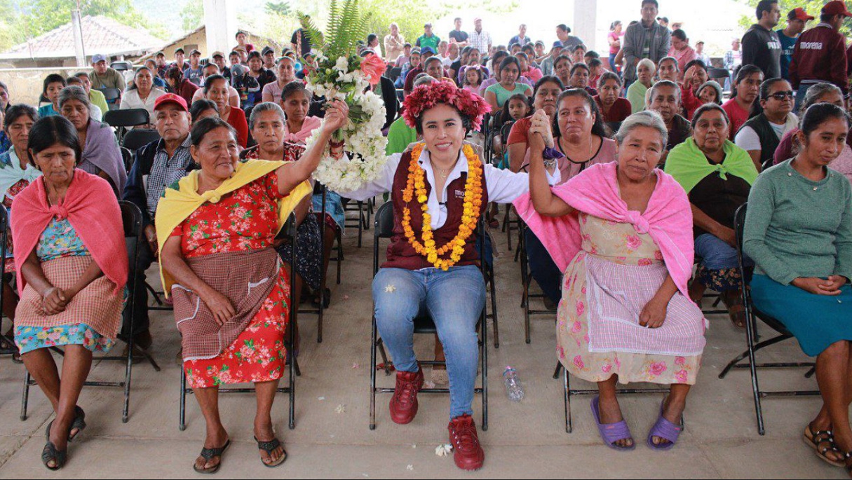 Simey Olvera realiza gira por la Huasteca