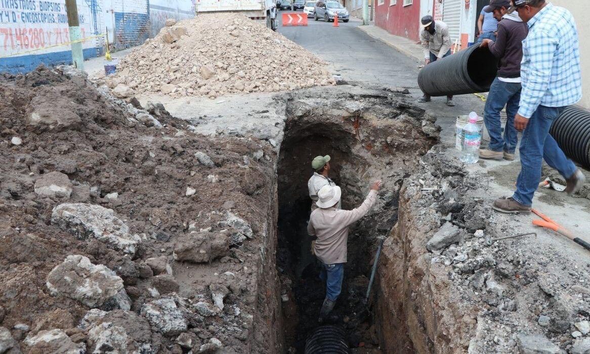 Reparan línea de drenaje en la Colonia Morelos