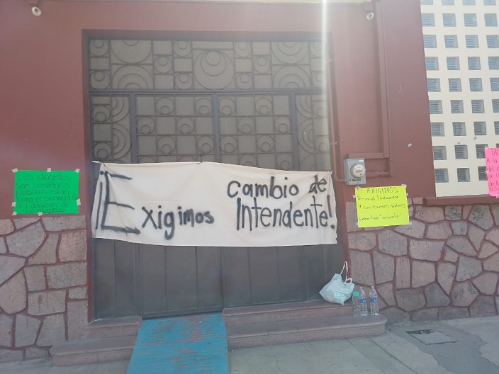 Padres de familia bloquean calles en Progreso de Obragón