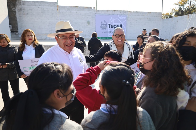 Anuncia alcalde de Tepeji construcción de 5 techumbres escolares