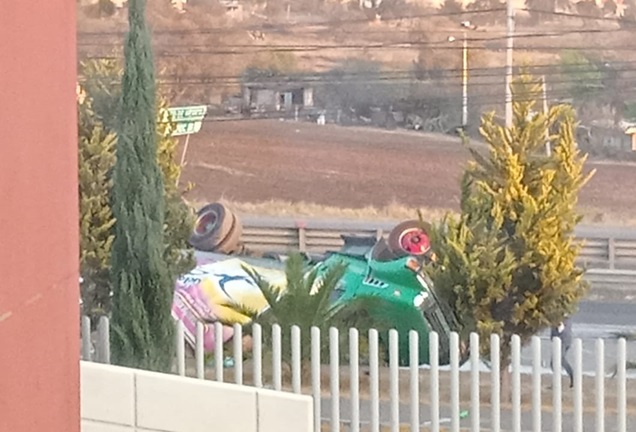 Camión se queda sin frenos frente al hospital regional de Tulancingo