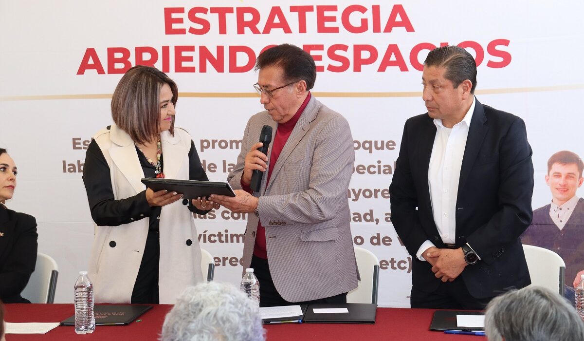 Firman convenio para integrar a las personas adultas mayores al sector laboral 