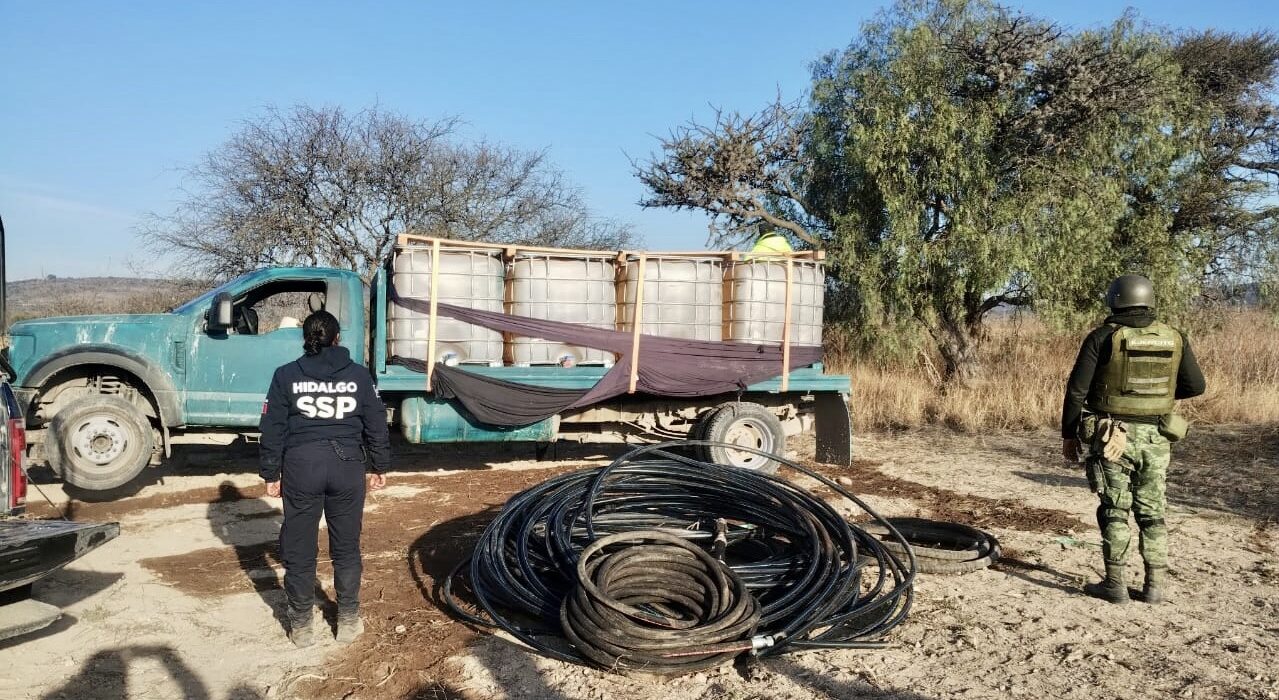 Aseguran 8 mil litros de hidrocarburo en Tepetitlán, Hidalgo