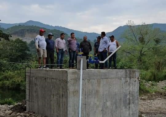 Inaugura alcalde de Xochiatipan Sistema de agua potable