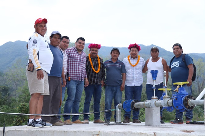 Alcalde Oscar Bautista inaugura sistema de bombeo en Chiapa