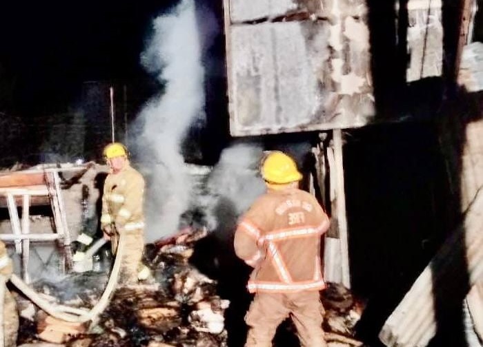 Arde bodega de reciclaje en Cuautepec