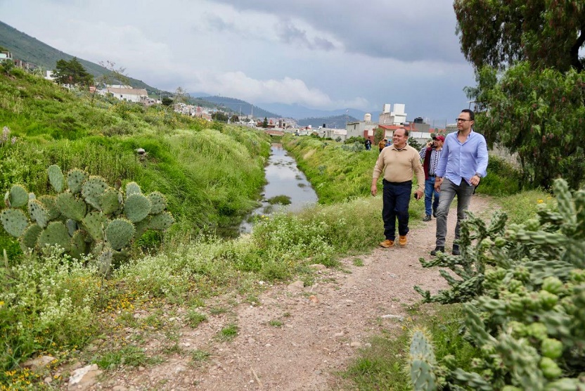 Alcalde de Pachuca realiza recorrido por drenes pluviales