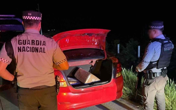 GN asegura 20 kilos de posible marihuana en vehículo abandonado