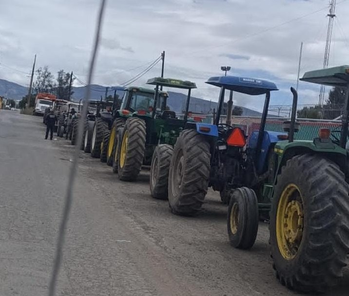 Protestan productores de cebada en planta cervecera de la Reforma