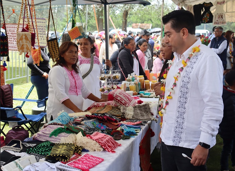 Artesanos de todas las regiones participarán en Pabellón de la Feria