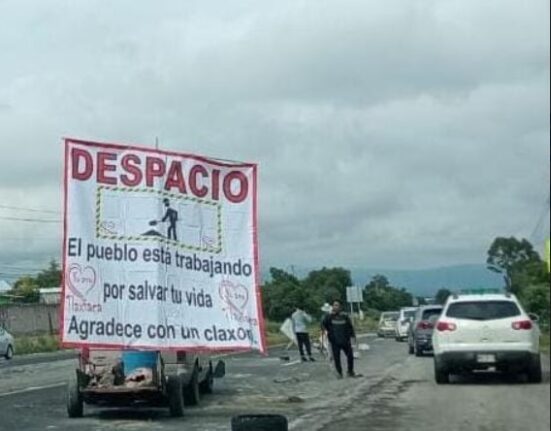 En municipios de Hidalgo vecinos se organizan para tapar baches