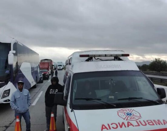 Choque deja dos personas muertas en Arco Norte